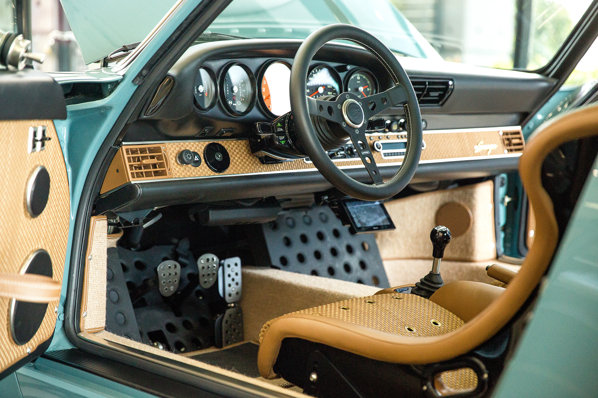 Singer Porsche Interior 2